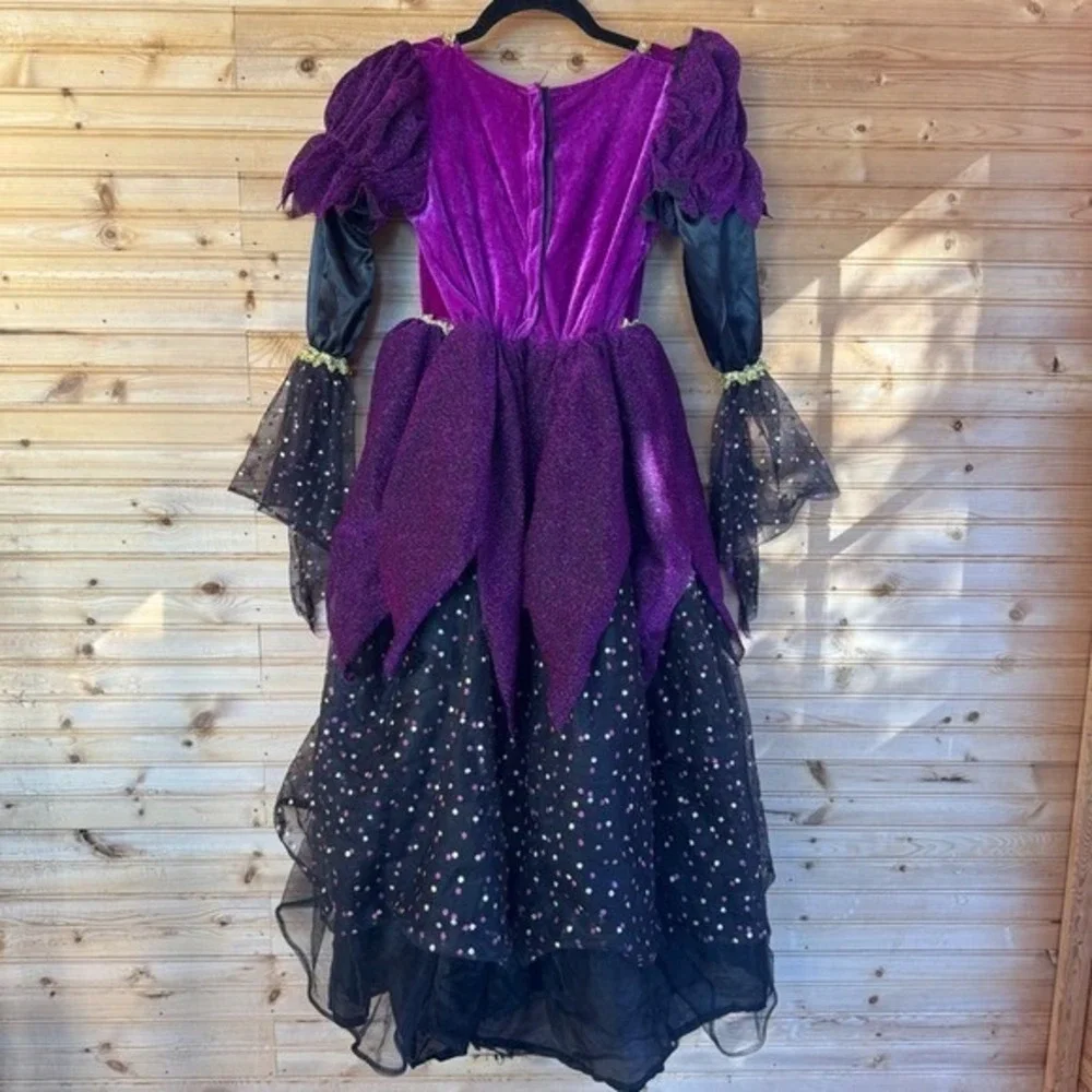 N/A fancy witch